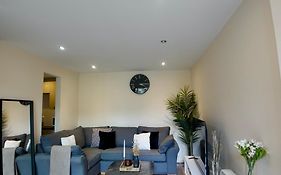 Modern Spacious Apartment In Digbeth With Balcony - Netflix, Youtube, Amazon Tv, Superfast Wifi - Just 10 Mins To Birmingham Centre, Bullring, Train, Coach Station And Birmingham Fc